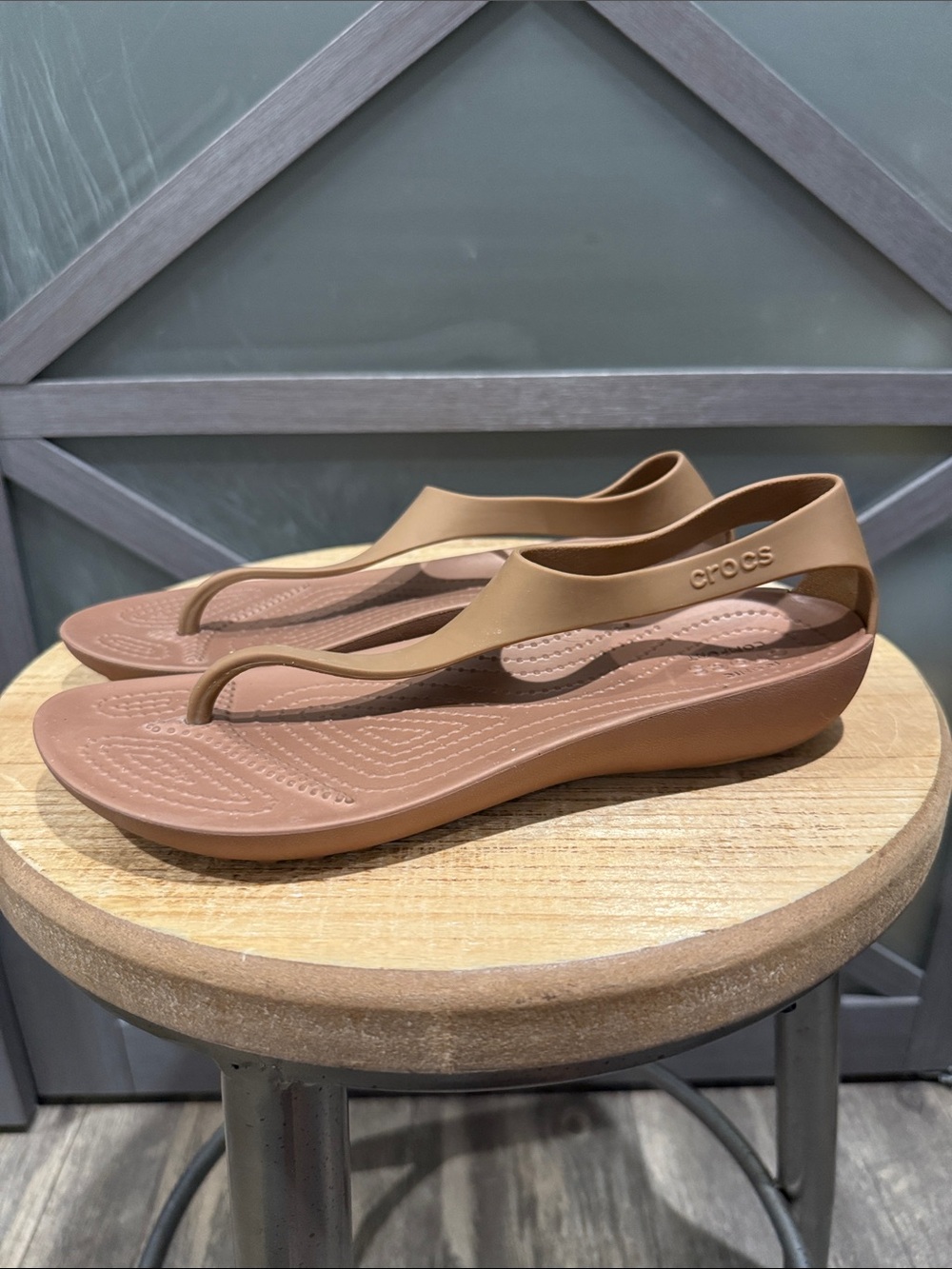 Crocs Women's Serena Flip sandals